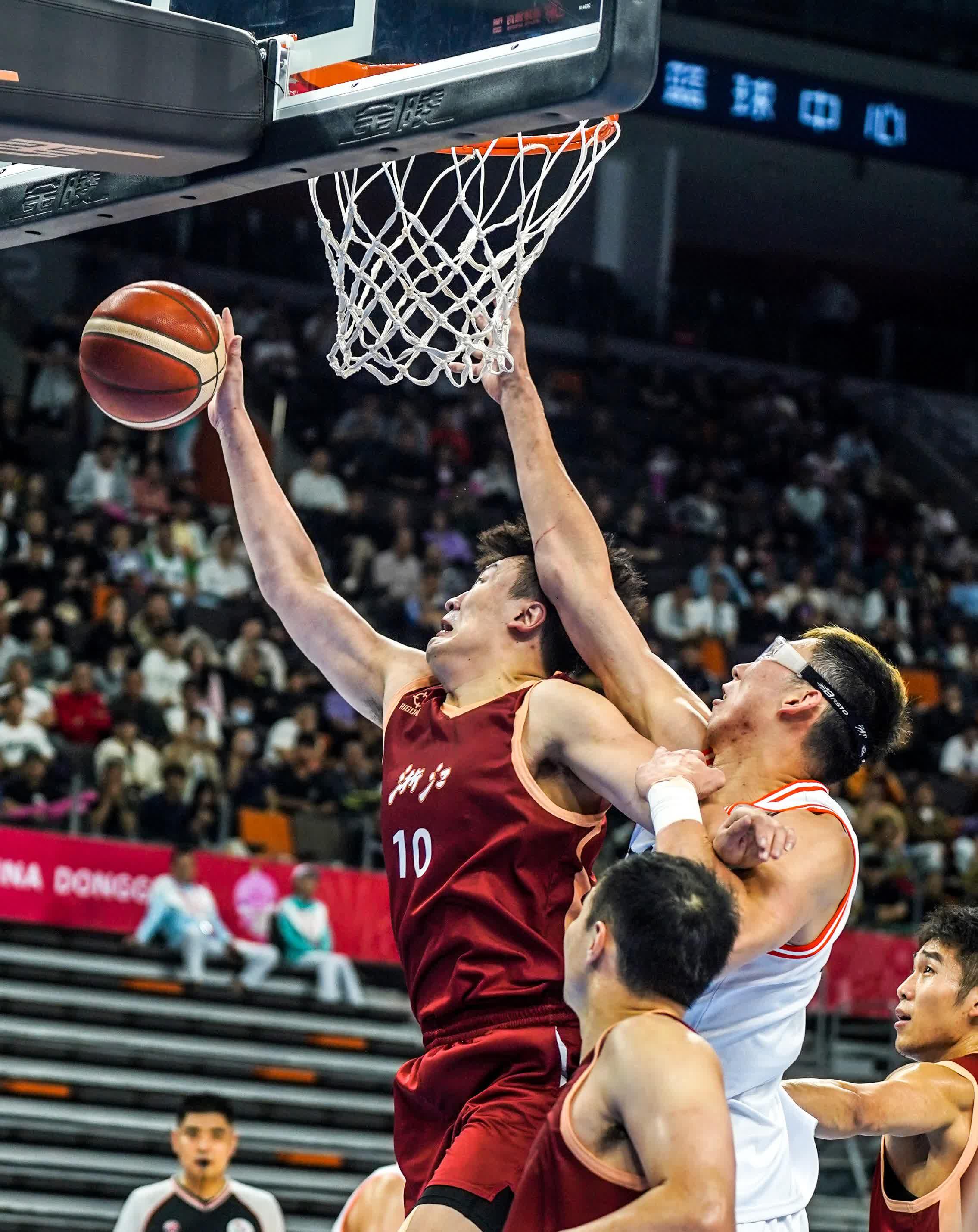 欧宝体育官网首页-今晚突围战来临，多特蒙德围绕CBA季后赛遗憾出局，管理层满意，资深球员宣示担当