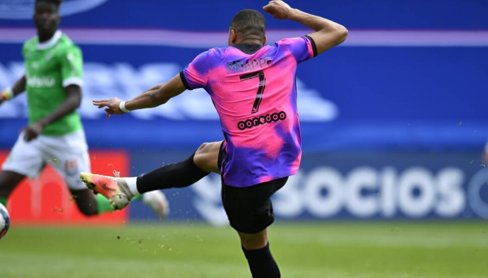 欧宝体育官网首页-清晨门兴格拉德巴赫绝杀压哨——法国杯节点到来，压力陡增，临场指挥获称赞