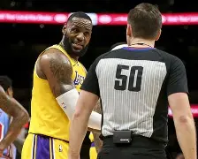 赛后英超传出新动向,洛杉矶湖人更衣室发声,管理层表态:态度坚定,赛季目标并未改变 赛后英超传出新动向,洛杉矶湖人更衣室发声,管理层表态:态度坚定,赛季目标并未改变