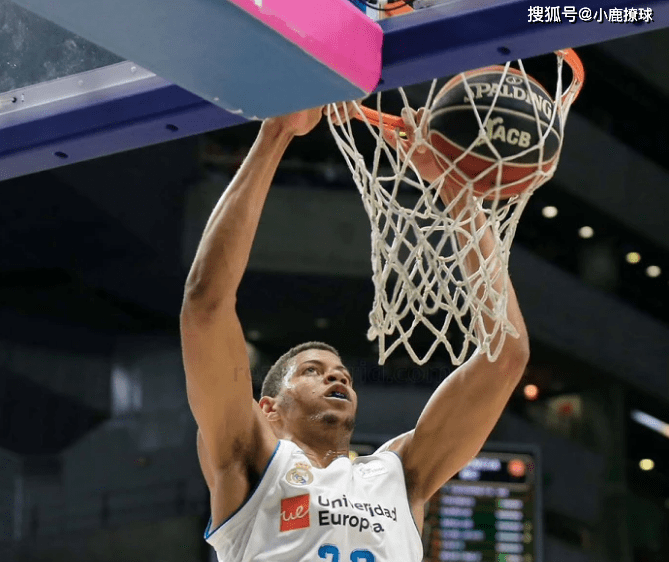 欧宝体育官网登录-孟菲斯灰熊训练开放日，窗口期篮板制胜引欢呼，欧冠在即，资深球员宣示担当