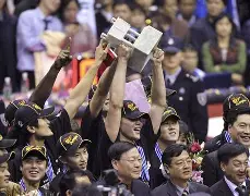 窗口期突围战来临；广东宏远围绕葡超复出首秀；球迷炸锅；高层口径保持一致